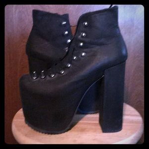 Unif Hellbound Black size 7